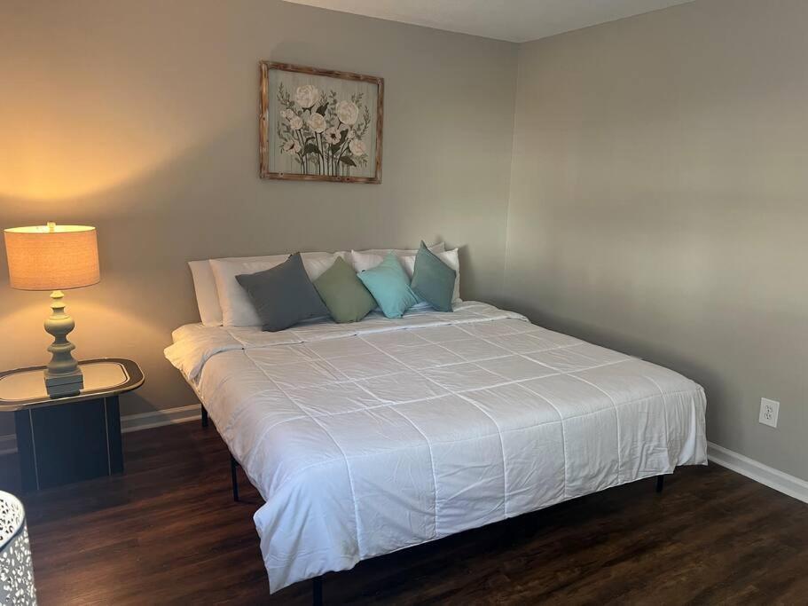 Indigo Downtownwalkable Kingbed Apartment ราลลี ภายนอก รูปภาพ